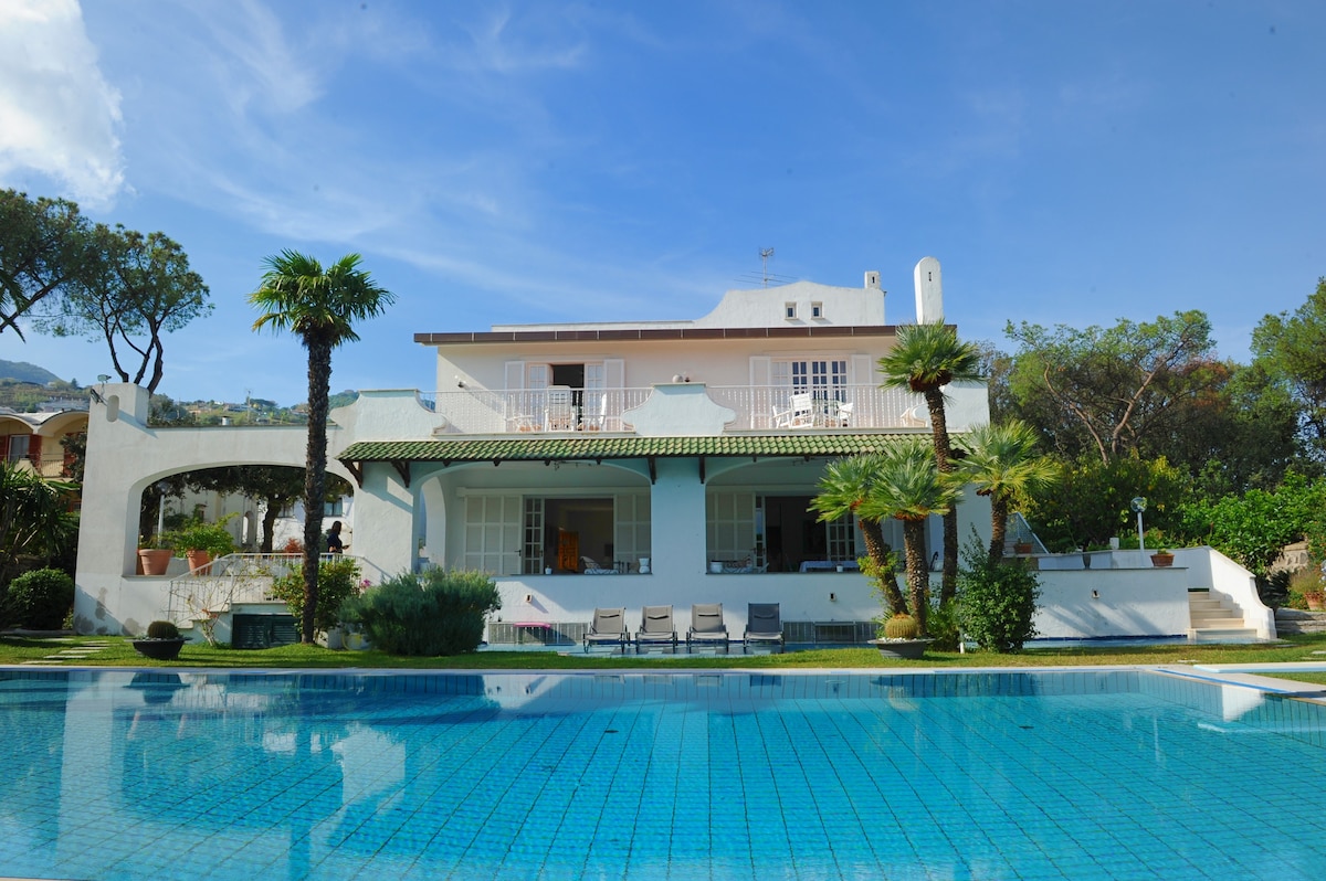 Villa Luisa, Luxury villa with private pool garden