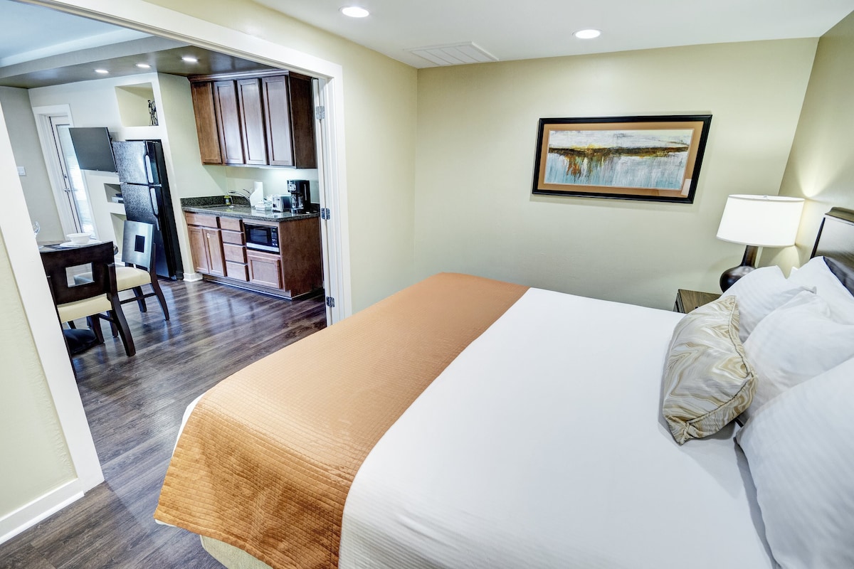 1 Bedroom Suite at Scottsdale Resort (5)