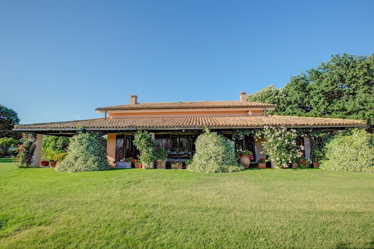 Villa with pool in the middle of Maremma