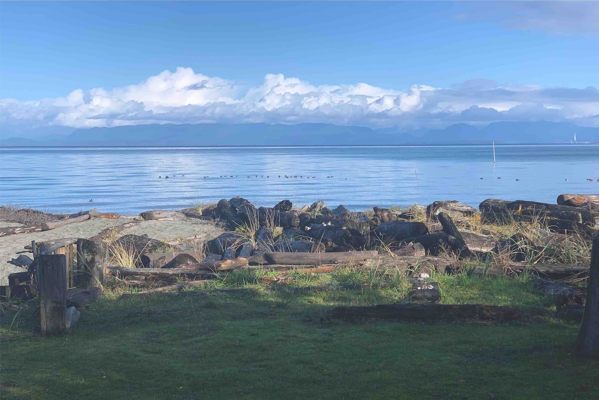 Beach Front Cottage on Kye Bay, Comox, BC