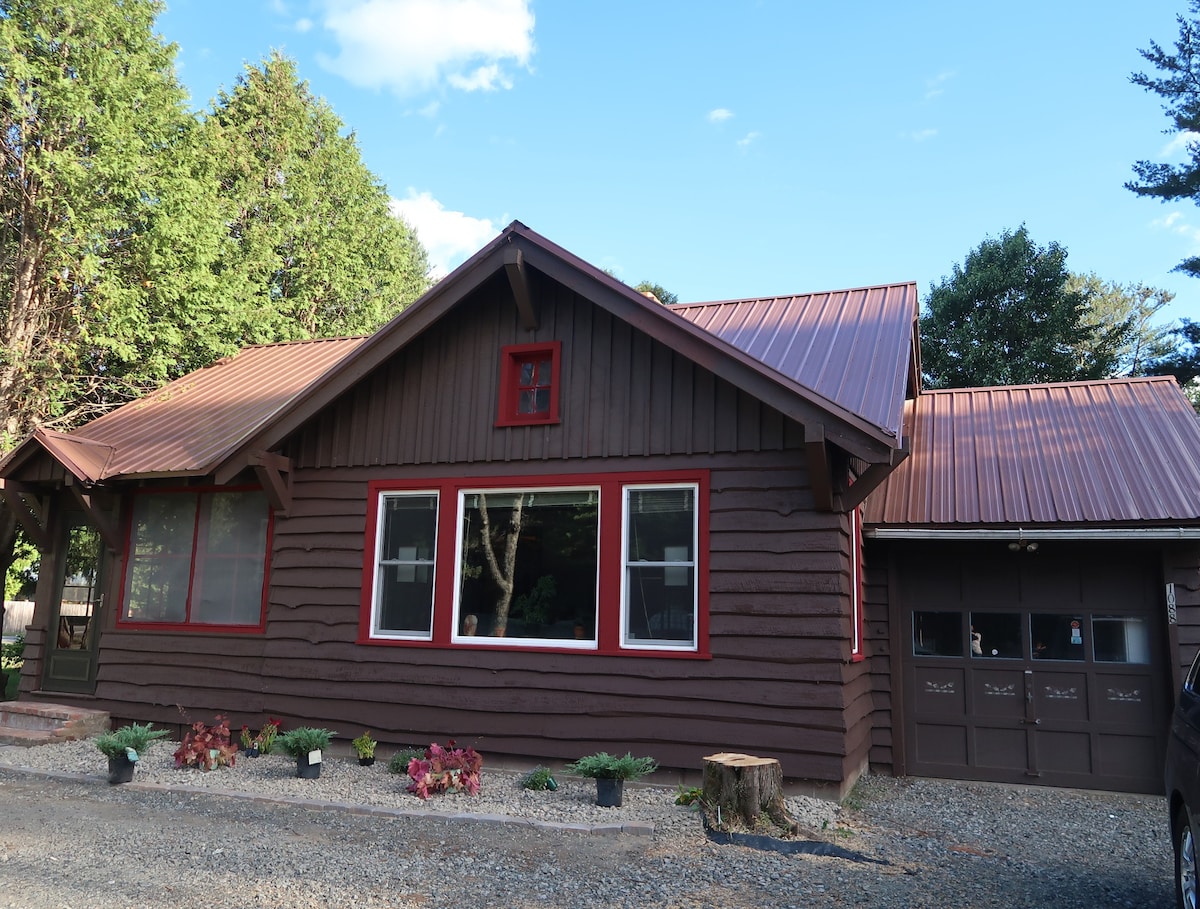 Lake Placid Area, Dukes Cabin-Dog Friendly!