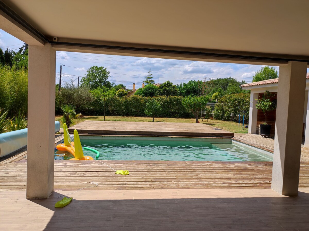 Villa spacieuse avec piscine
