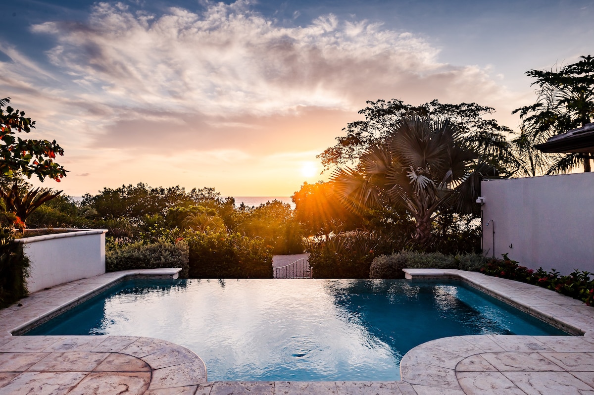 Stunning "Beach Front" 5BD Luxury Villa Tamarindo