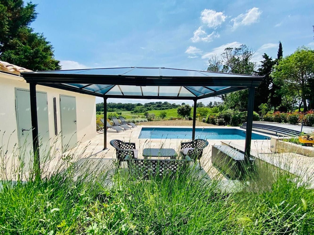 Gîte Piscine Chauffée début mai jacuzzi cheminée