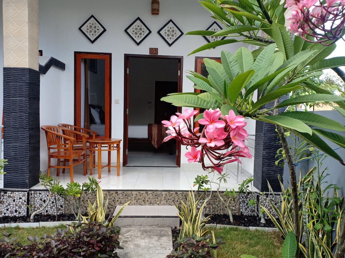 Dwiki Putra Home stay花园景观，带风扇2