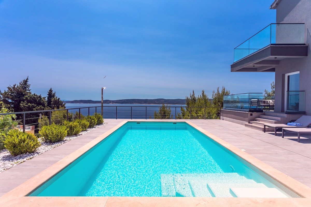Luxury Villa IPONI - pool, whirlpool, sauna & gym