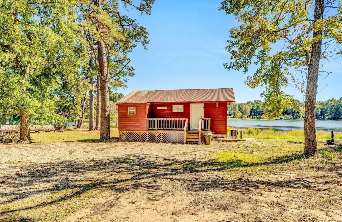 Waterfront Cabin in Golf Resort 
(entire cabin)