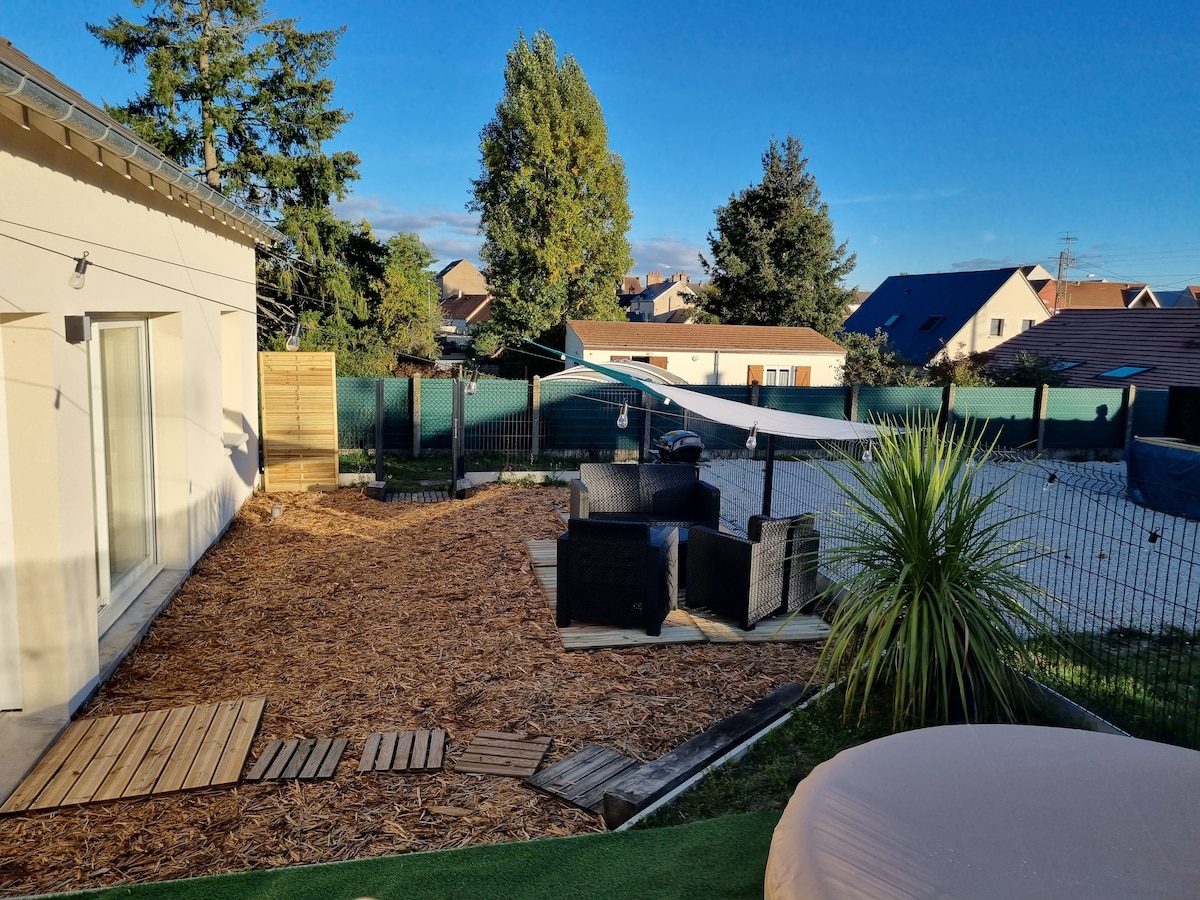 Jolie Maison récente, au calme avec jardin