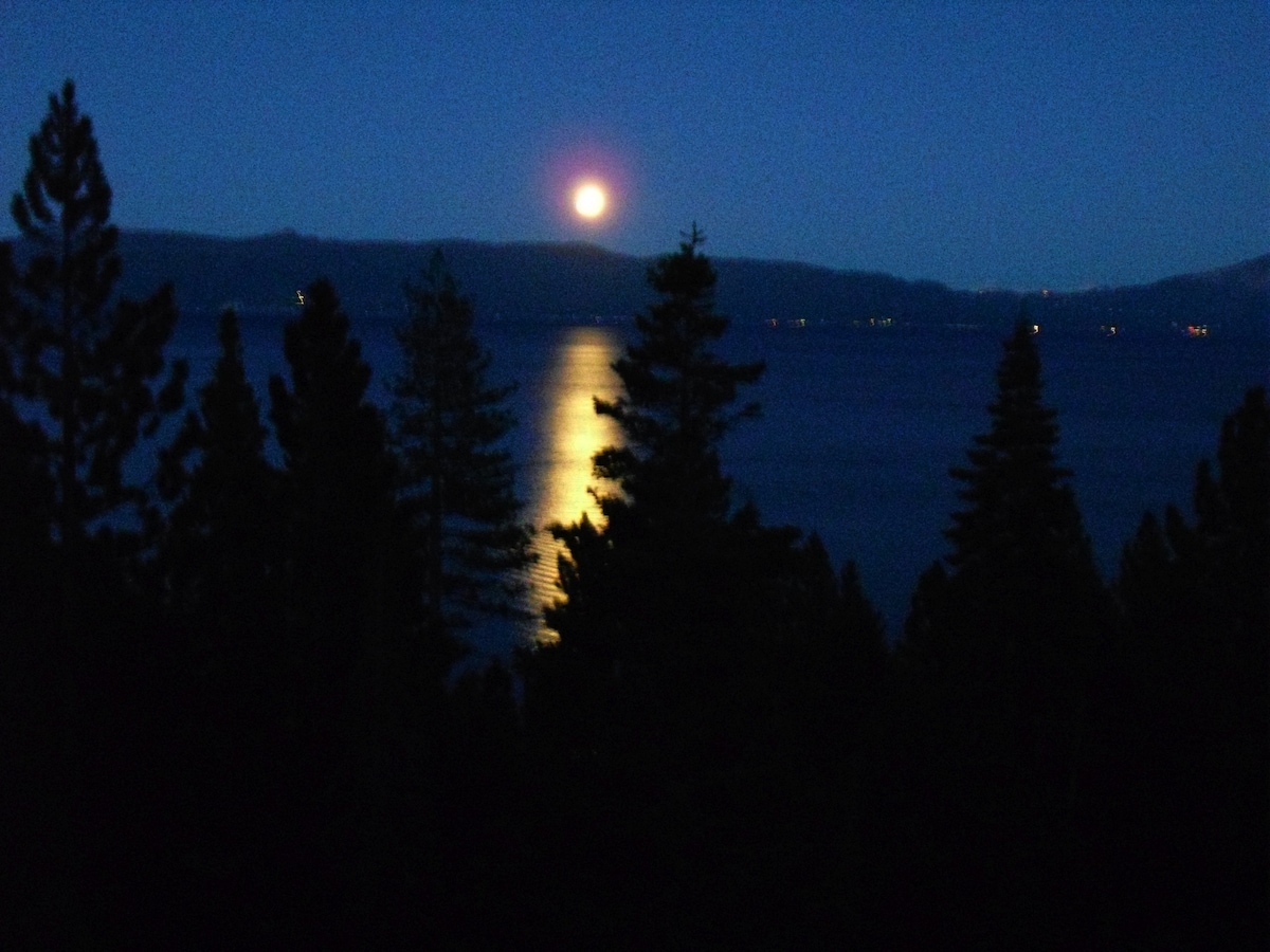 Meeks Bay Tahoe的"Bastian Cabin"