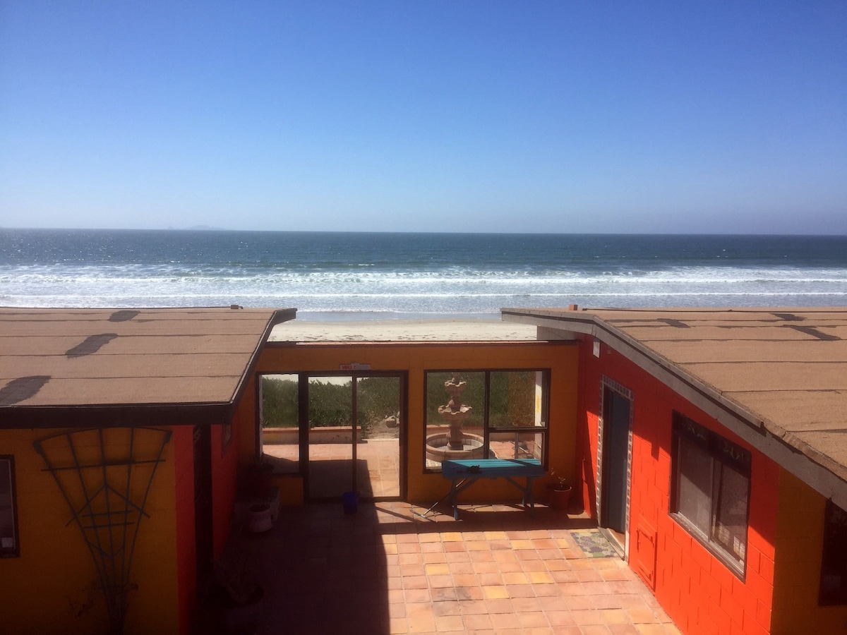 Casa Orquídea, en Punta Estero, frente al mar.