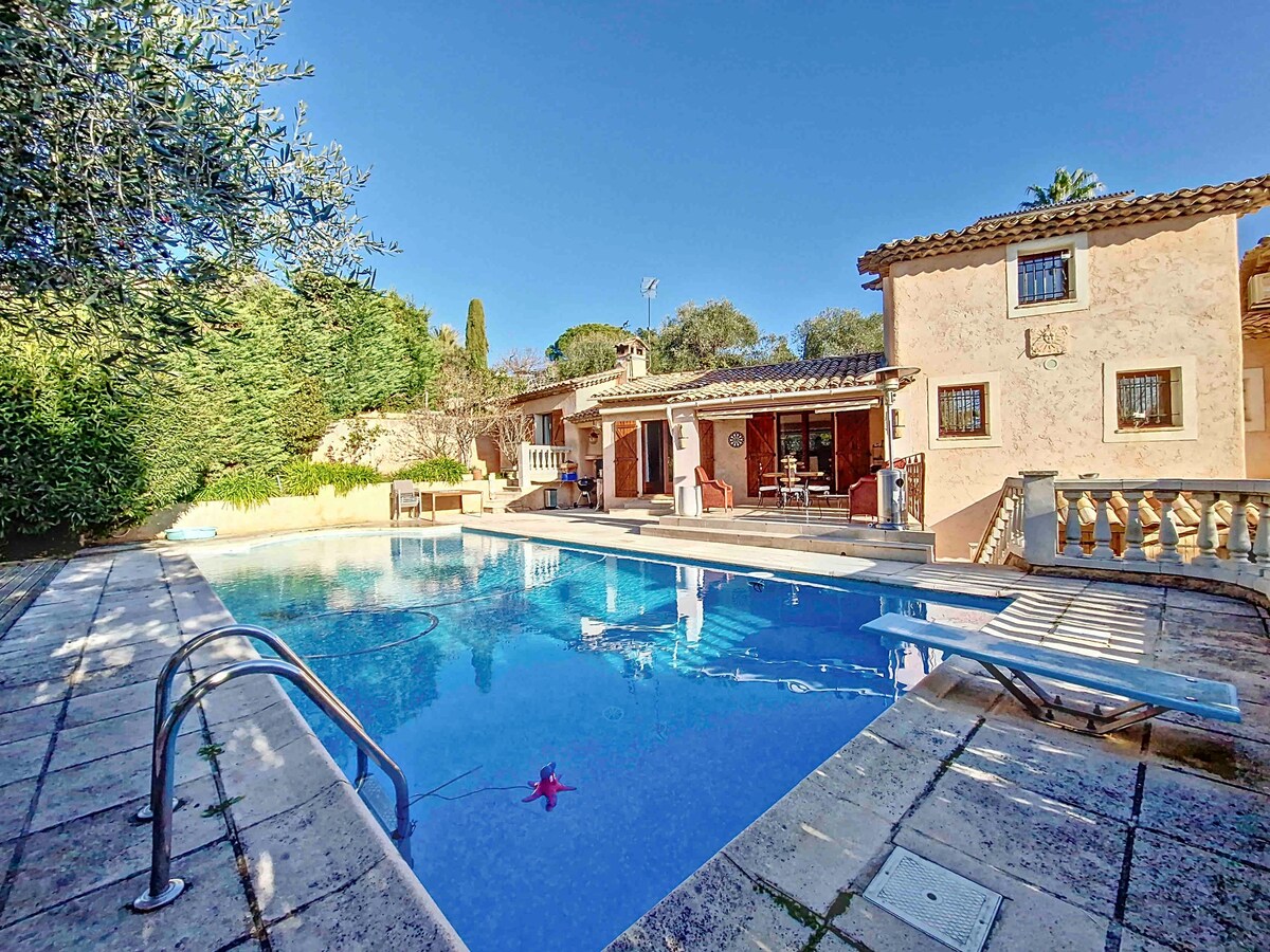 Villa provençale avec piscine au calme absolu