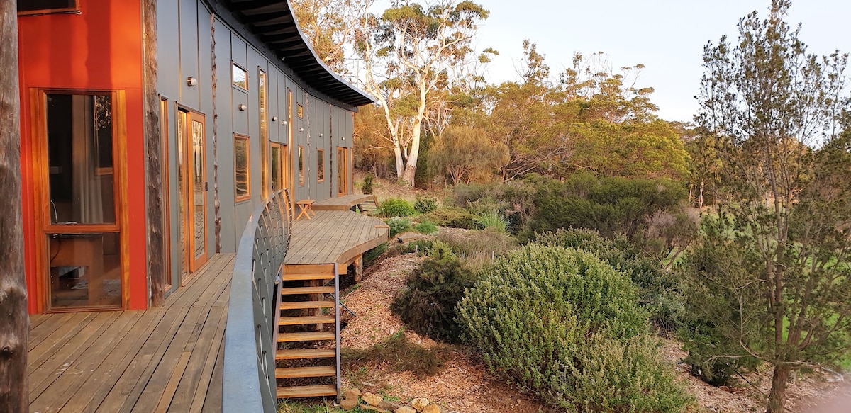 Coswell Beach House in the Bush at Swansea