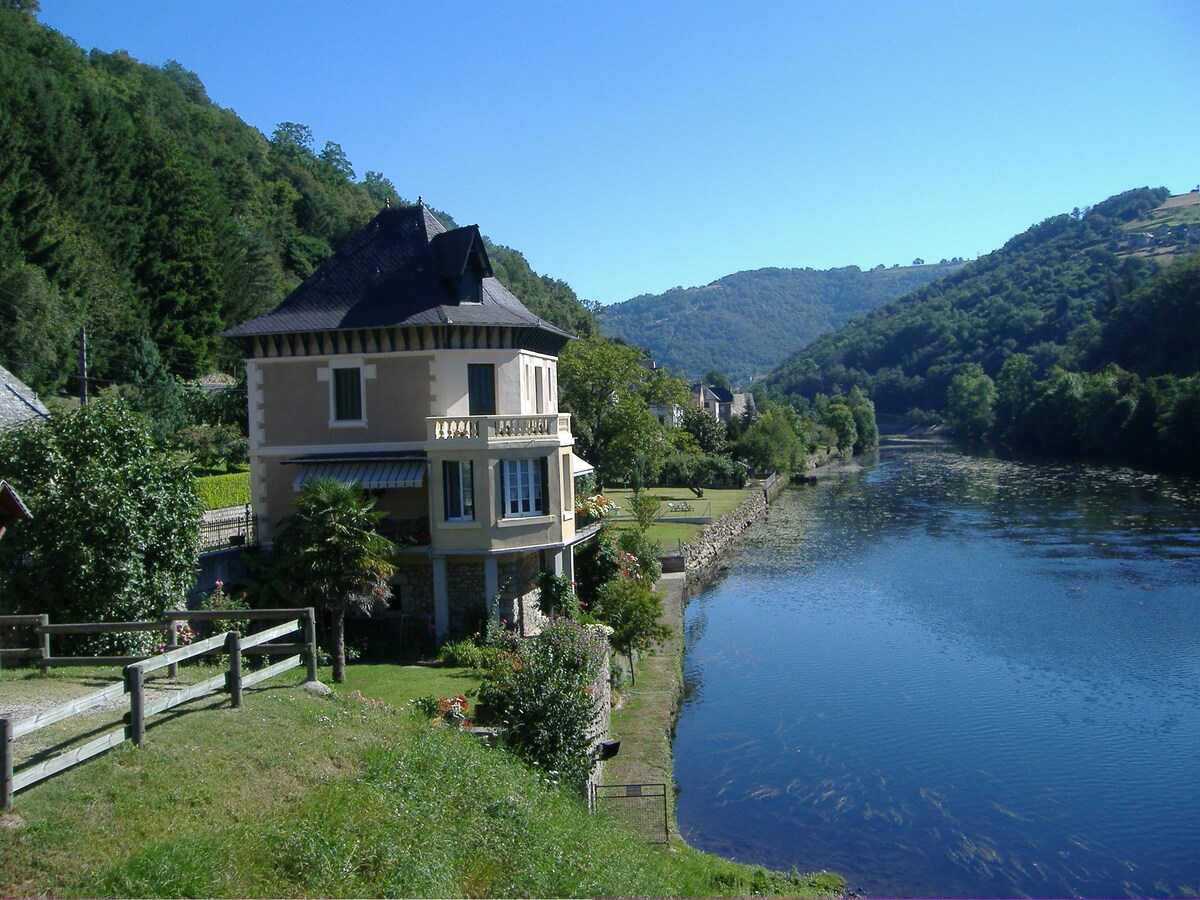 Vue du Pont - Next to the river Truyere with pool