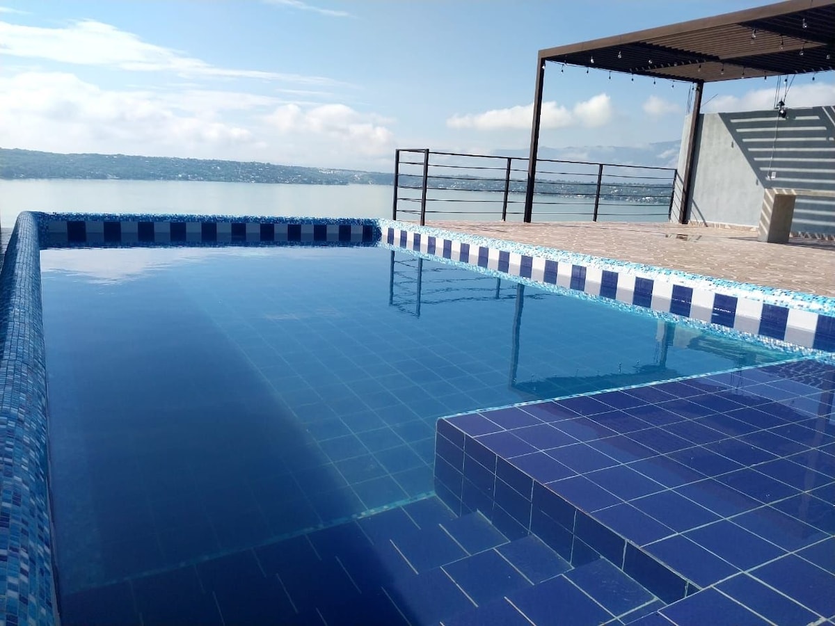 Lujosa villa privada con piscina infinita para 26