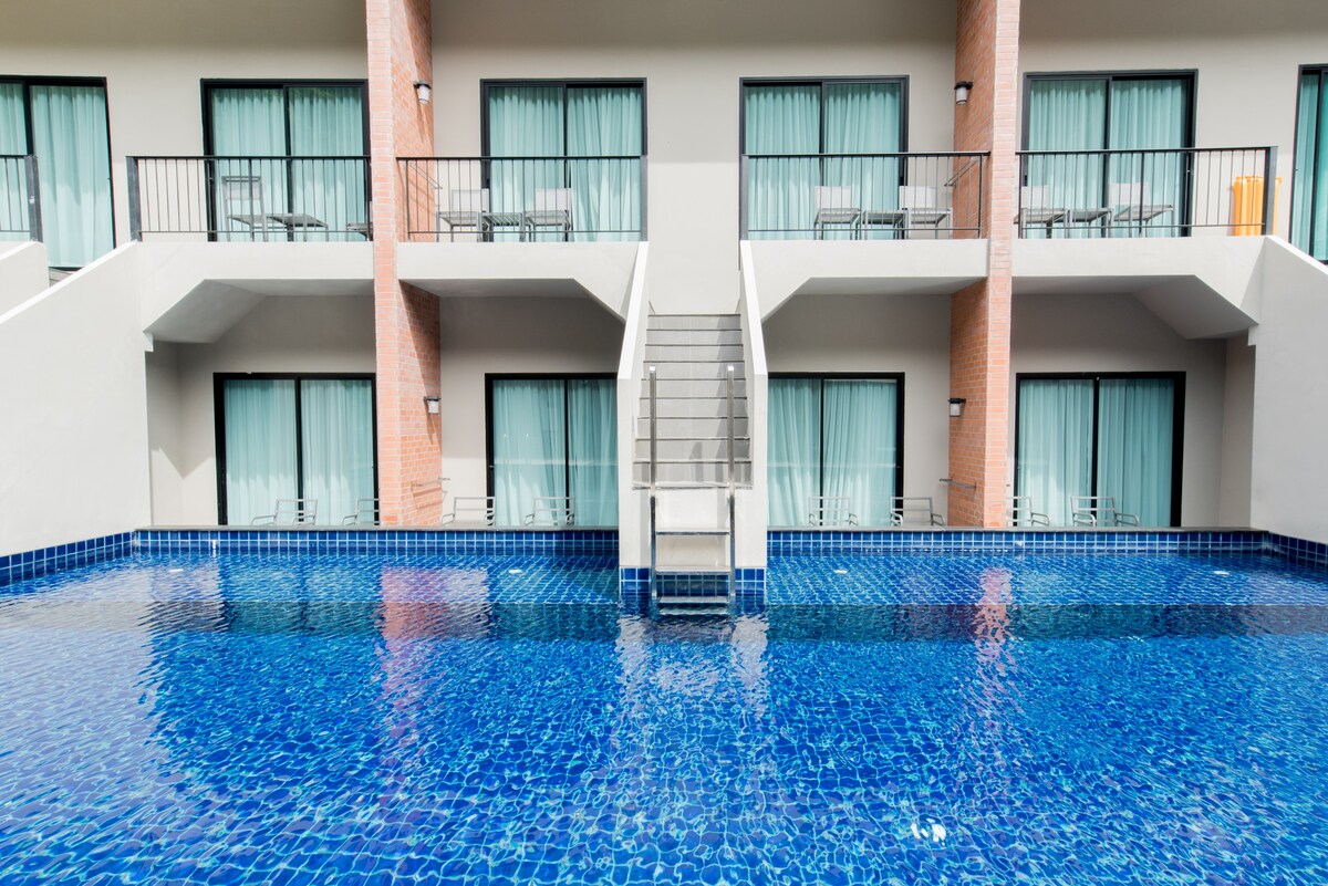 位于奥南海滩（ Aonang Beach ）的悬崖客房，可通往高级游泳池-仅限客房