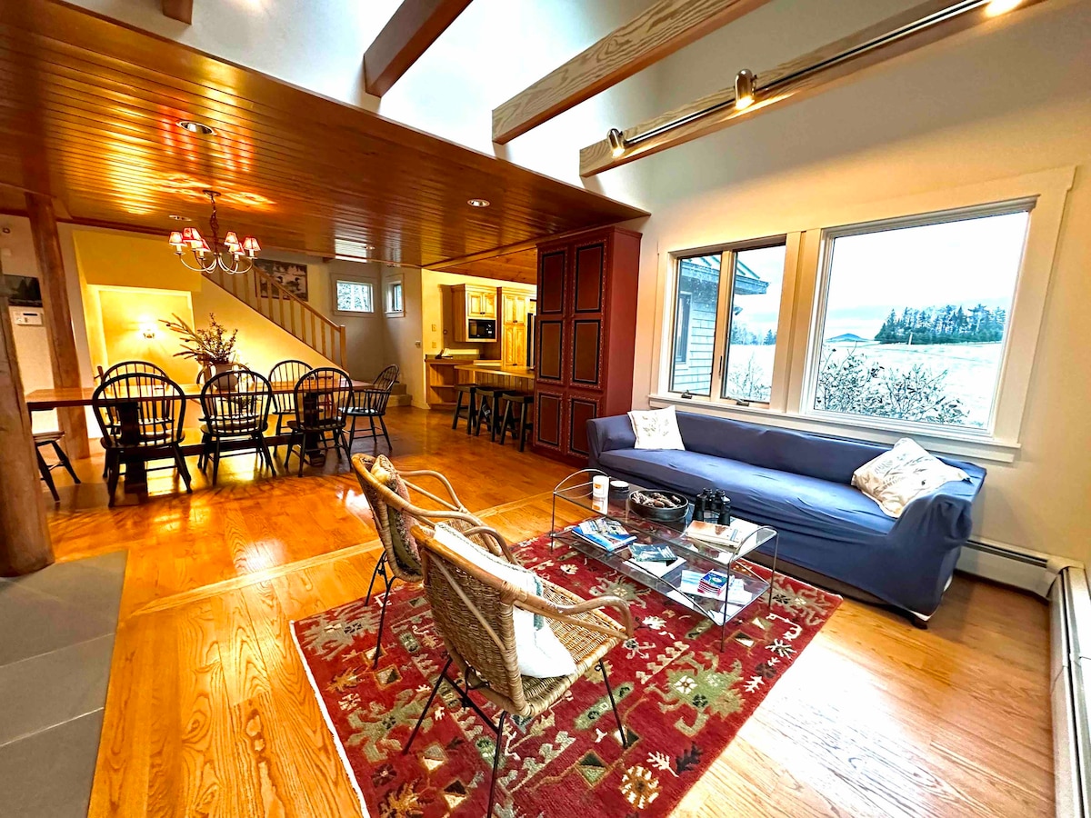 Enjoy Rangeley with friends at a spacious retreat!