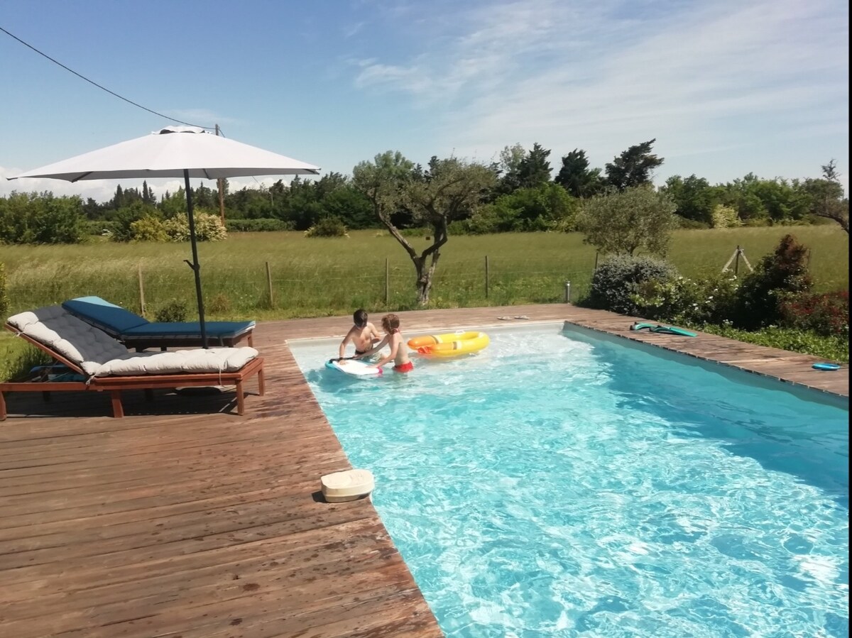 Mas avec grande piscine entre Avignon et St Rémy