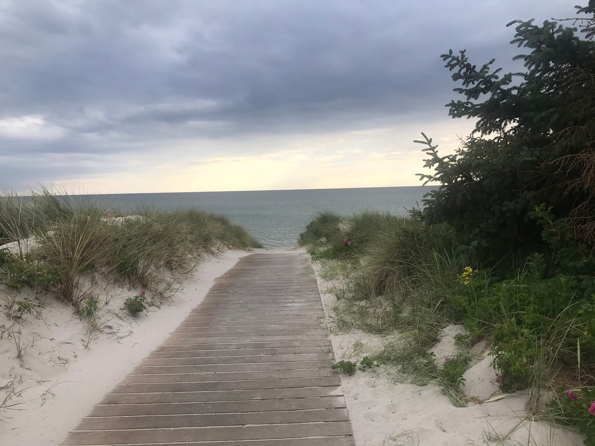 Nyt Sommerhus, skøn terrasse, fantastisk strand