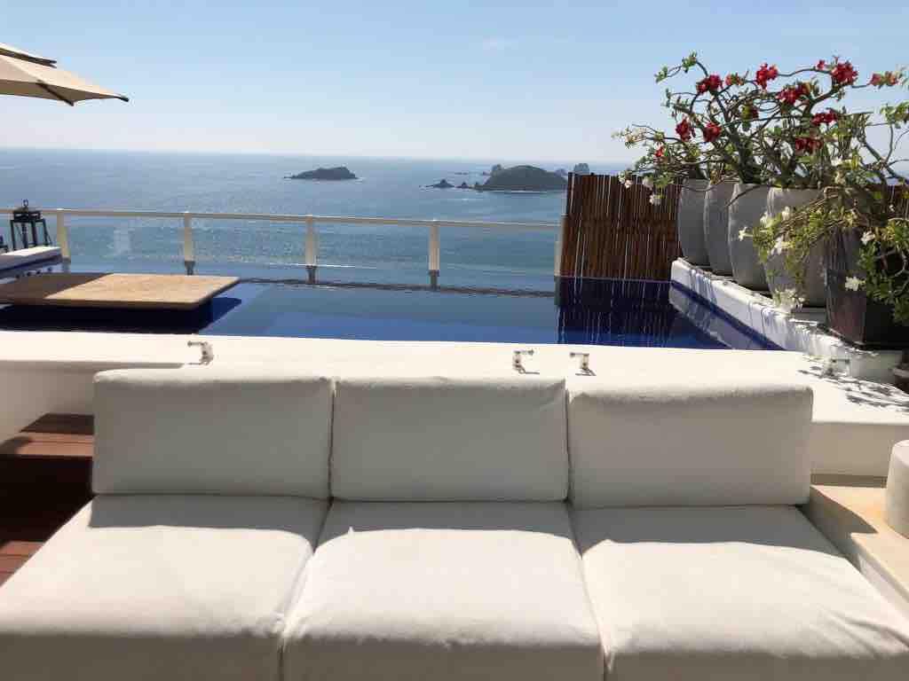 Luxury 2 BR Beachfront Penthouse with private pool