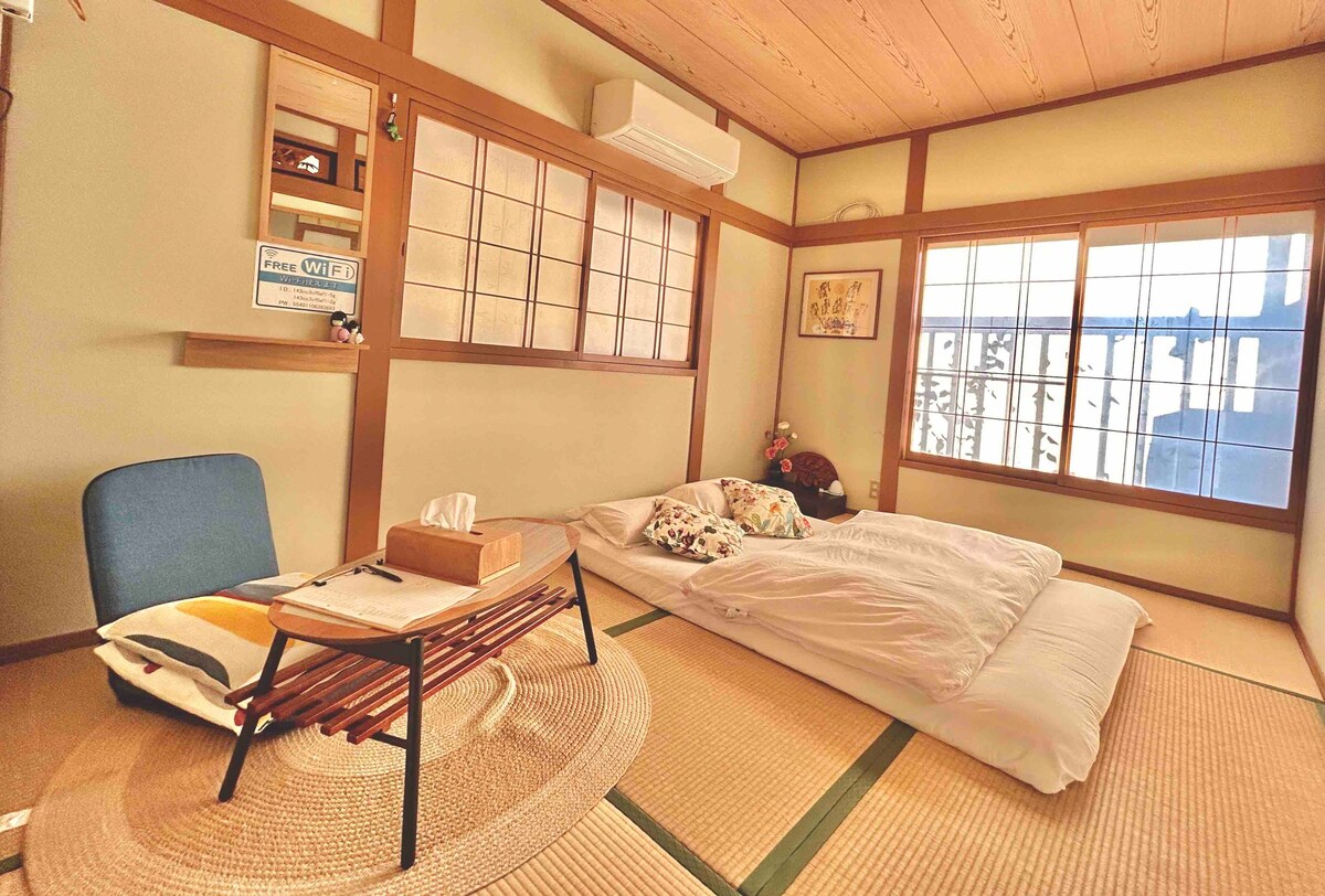 6人同居可能。独栋别墅里面的和式家庭房间，大阪关西机场近邻，车站步行5分钟。