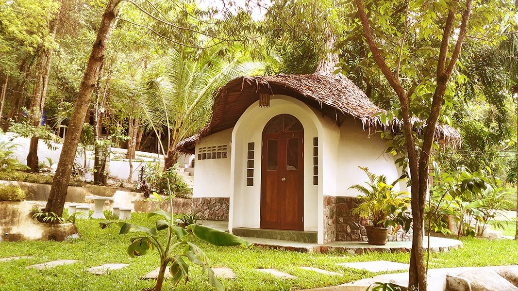 Green Dome Bungalow with Garden
