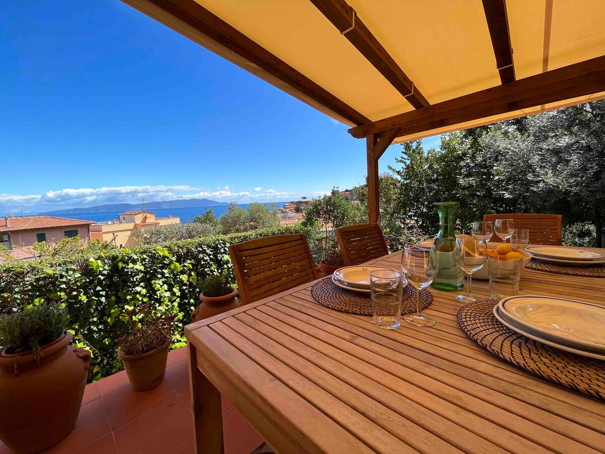 House in the countryside with beautiful sea view