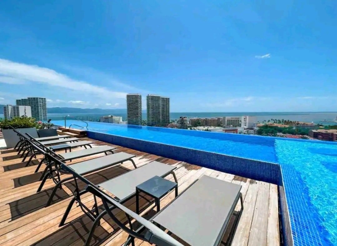 Zoho Rooftop Pool - Gym -Parking