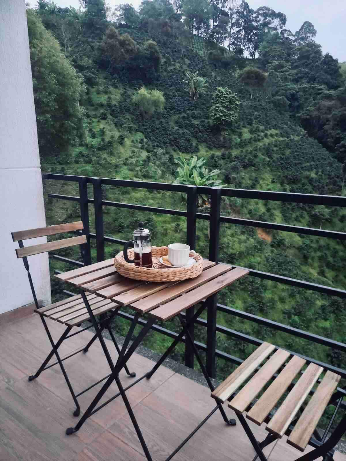 Tranquil apartment with Mountain views