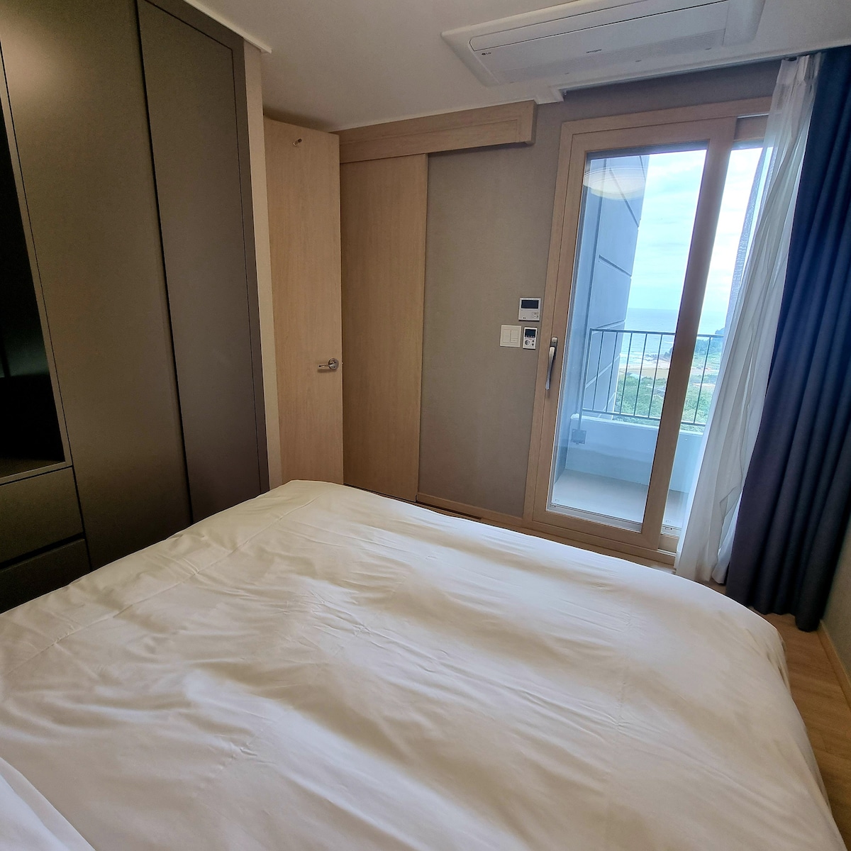 梦幻般的日出景观新建
酒店套房2房间2浴室
自助式
快捷航站楼
束草海滩（ Sokcho Beach ）