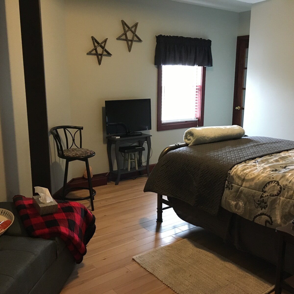 The Lost Mitten Bed and Breakfast Bedroom # 1