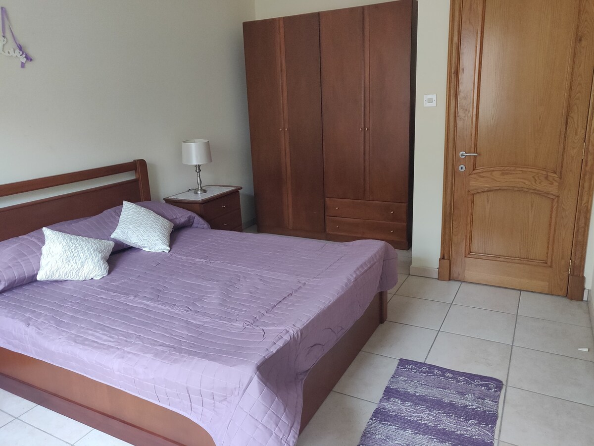 Comfortable apartment very close to Ghadira Bay