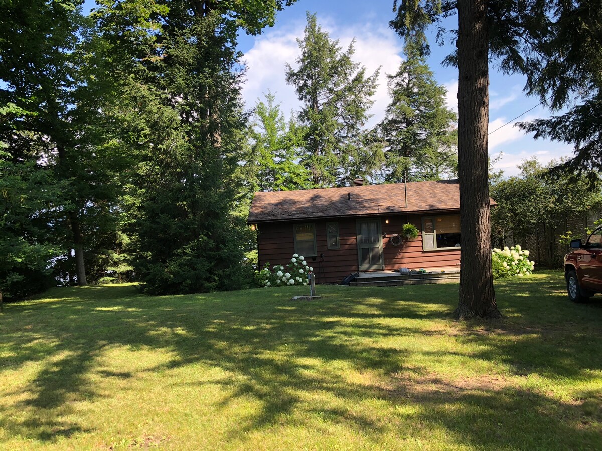 渥太华 · 整套乡村小屋 · 渥太华河温馨岛屿景观小屋