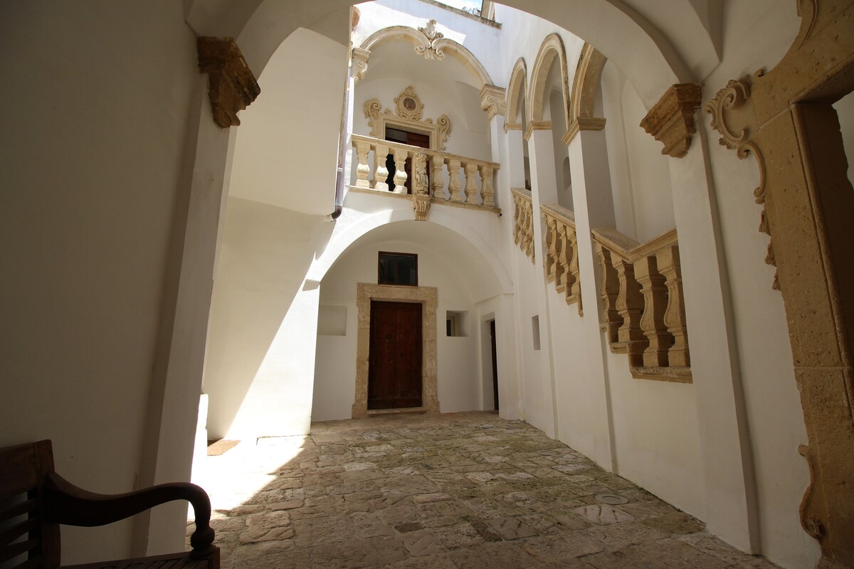 Palazzo barocco con piscina a 6km dal mare