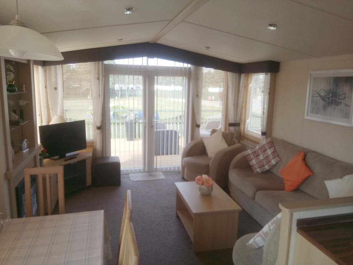 Home from Home - 3 Bed Caravan