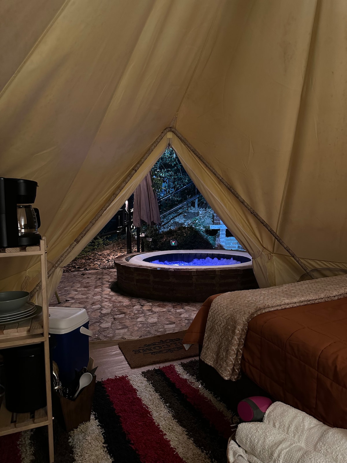 Glamping con jacuzzi privado 3