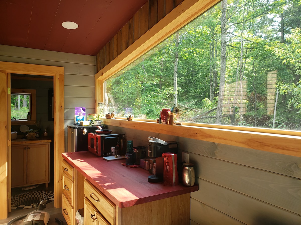 Secluded tiny house resort - DOG FRIENDLY