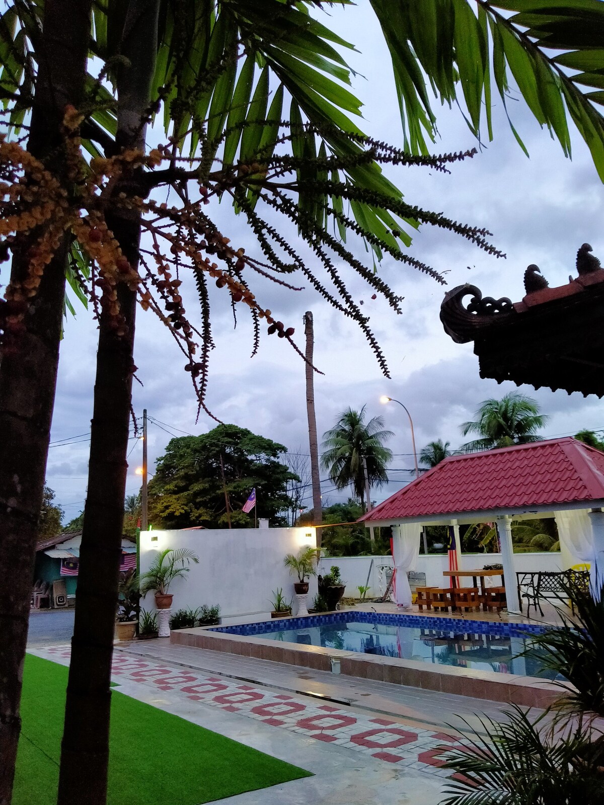 Dine pool side and Splash in the private pool