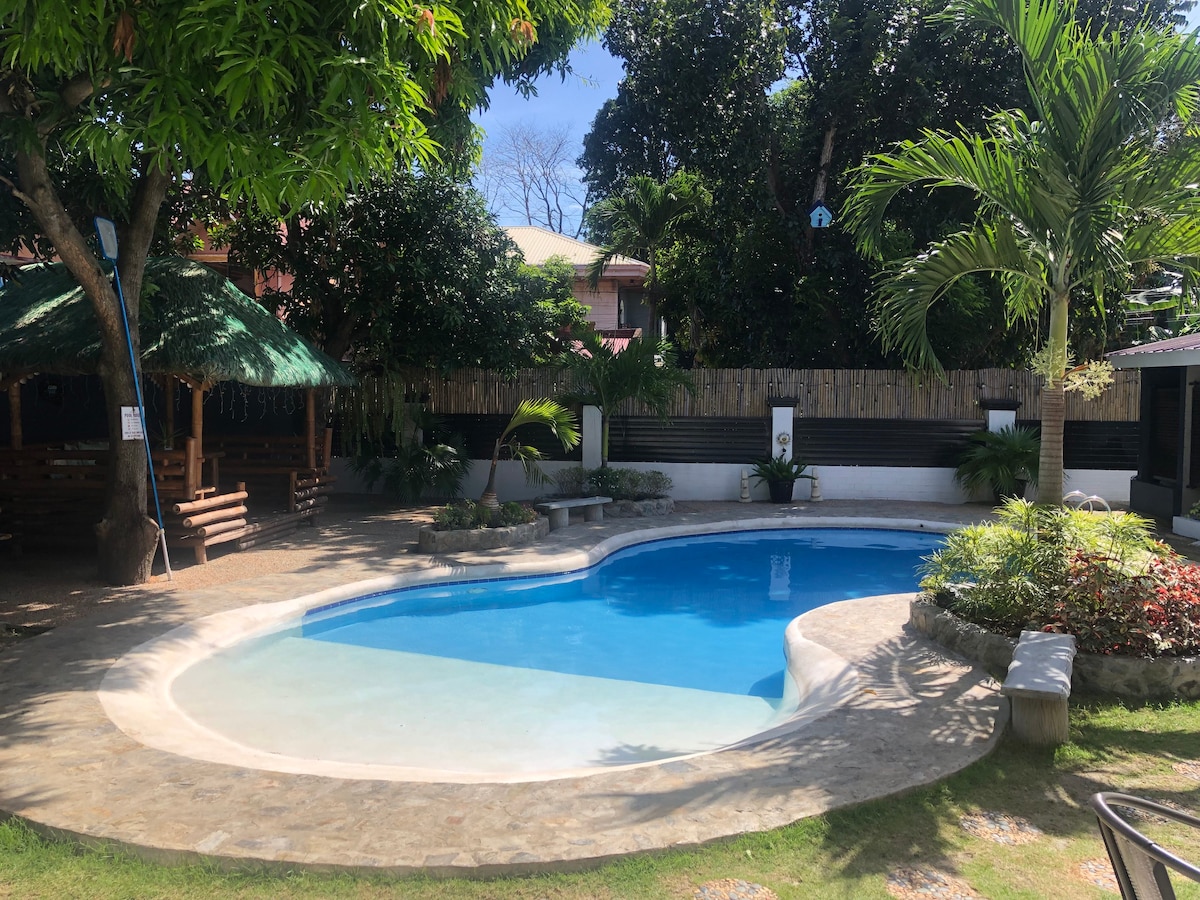 美丽的家庭度假屋，带泳池binan laguna