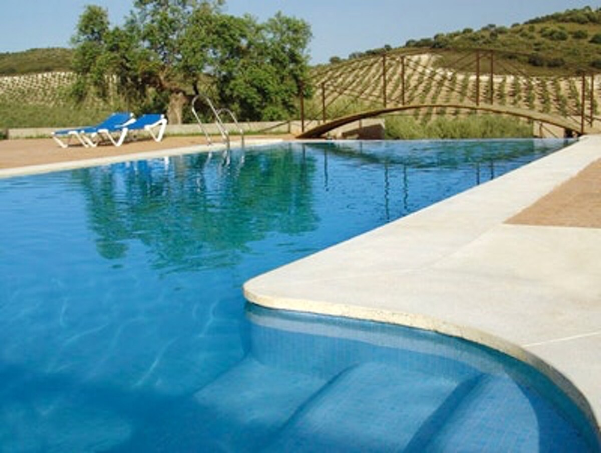 Big house for 9 ppl. with shared pool at Estepa