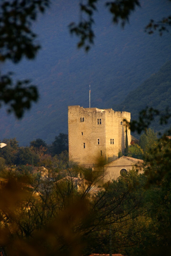 TILIA Loft位于中世纪村庄中心。