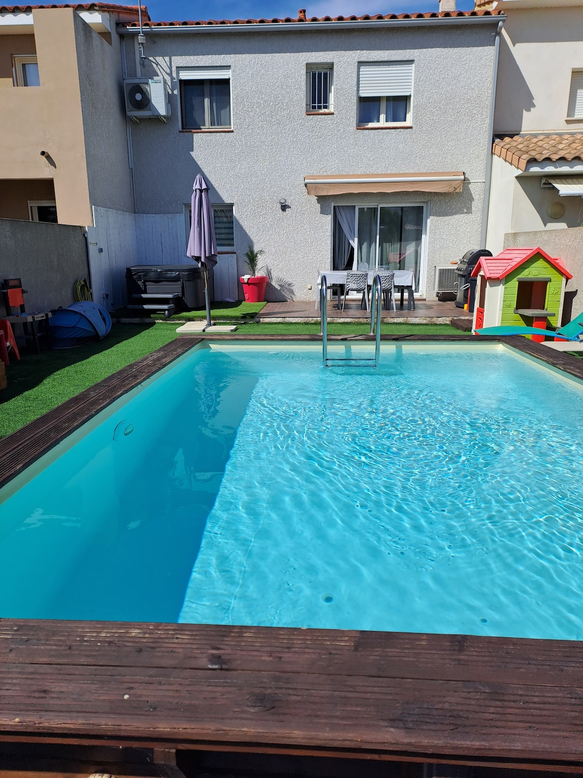 Villa moderne avec piscine et spa