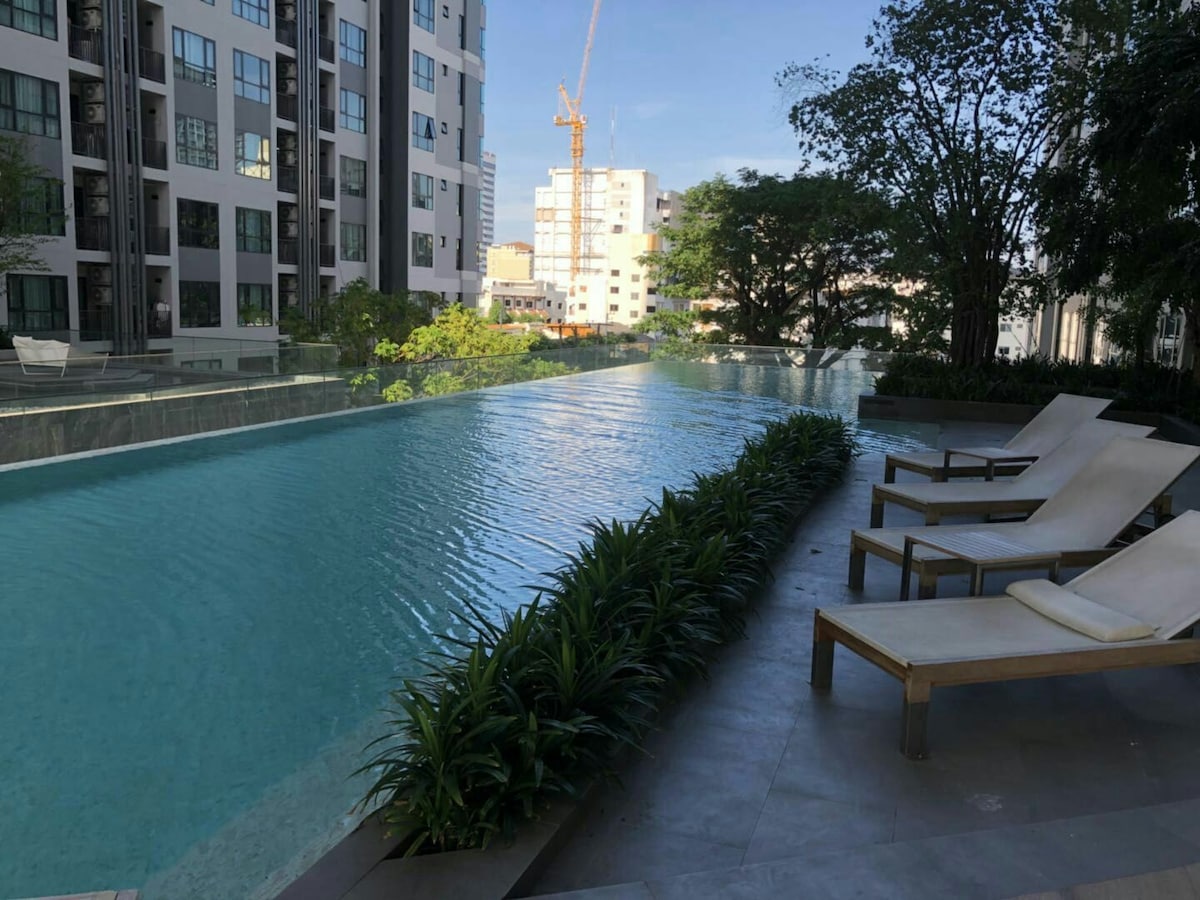 The Base Central Pattaya，一卧室公寓，顶楼 swimming pool 琳