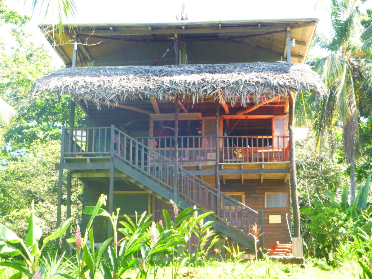 Z Hill House Jungle Lodge
