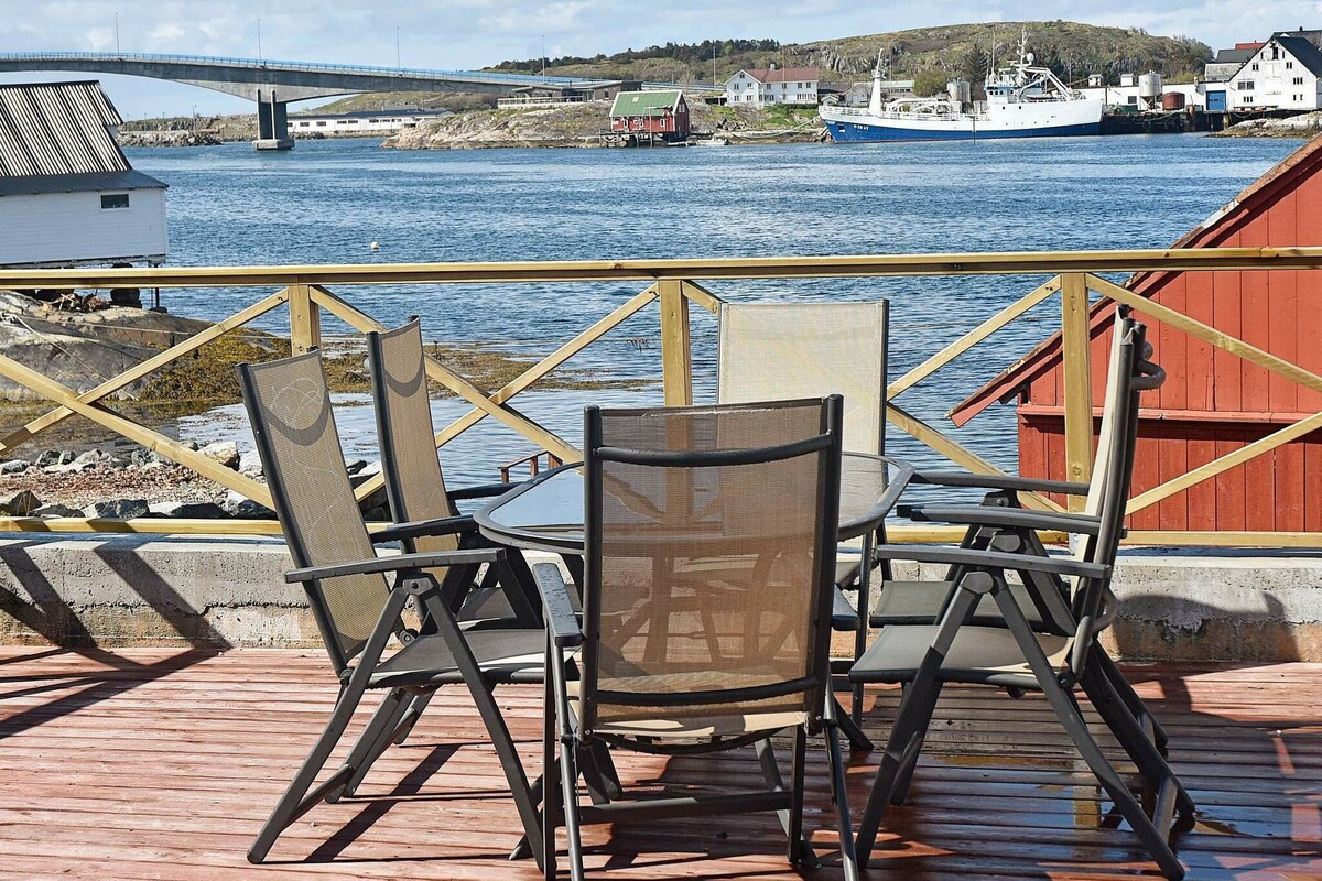 8 person holiday home in averøy