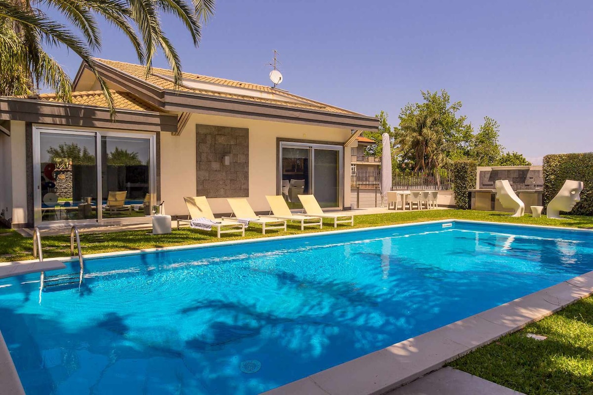 奥拉斯别墅（ Villa Oras ） -花园和游泳池