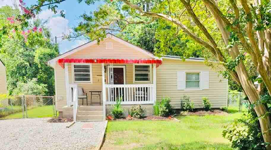 Beautifully Acquainted Home. Close to DT GSO!