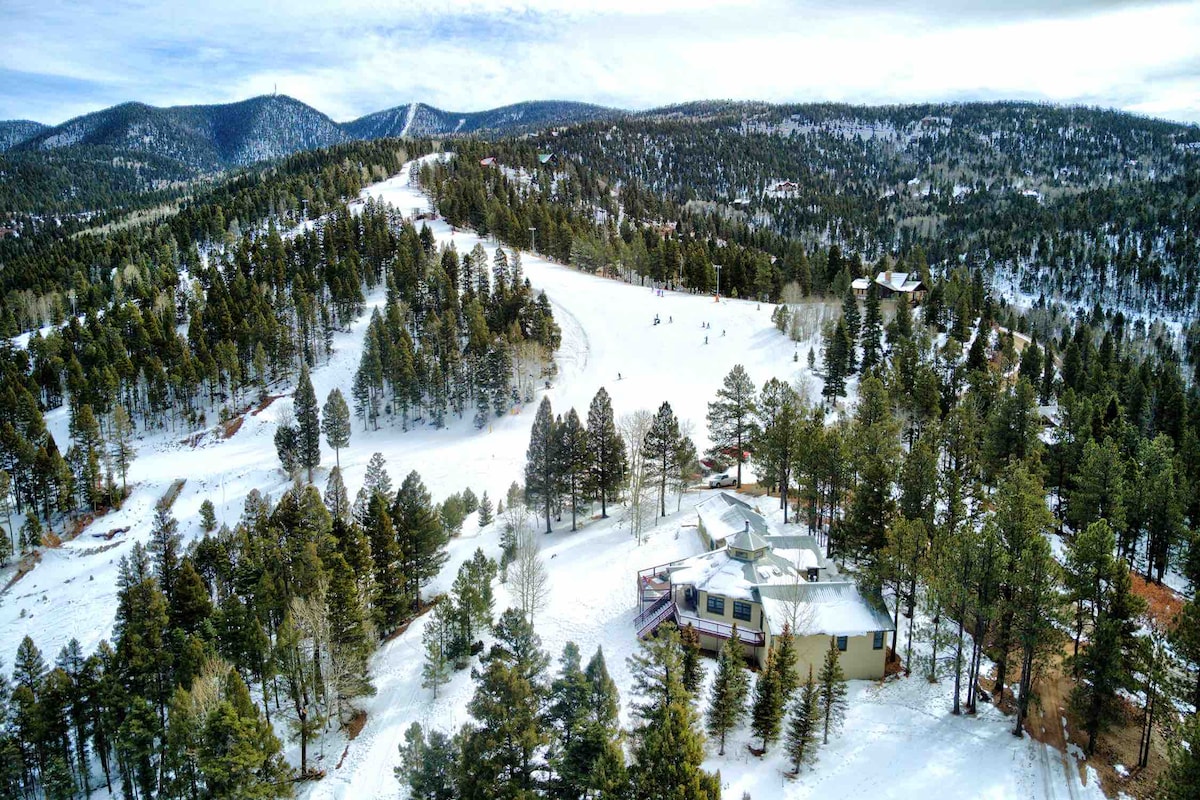 滑雪场，带热水浴缸、桑拿和景观