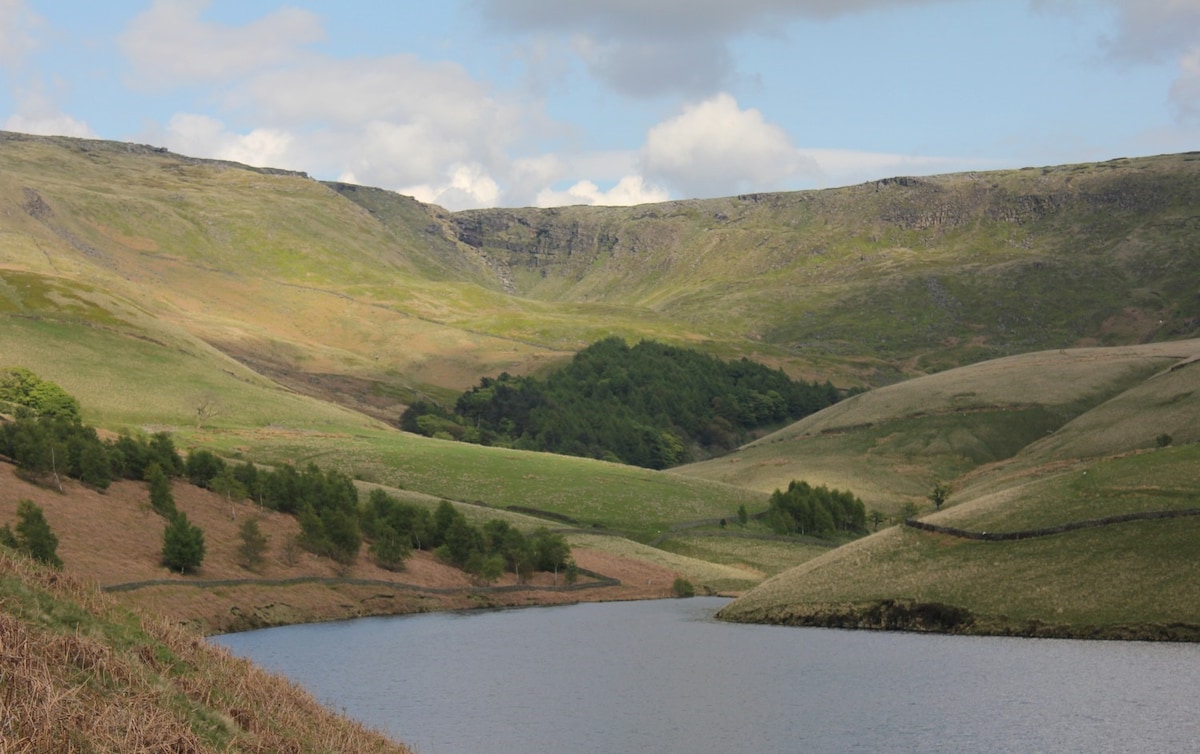 Swallow Bank Shepherds Huts, High Peak. Hut. Hut 2