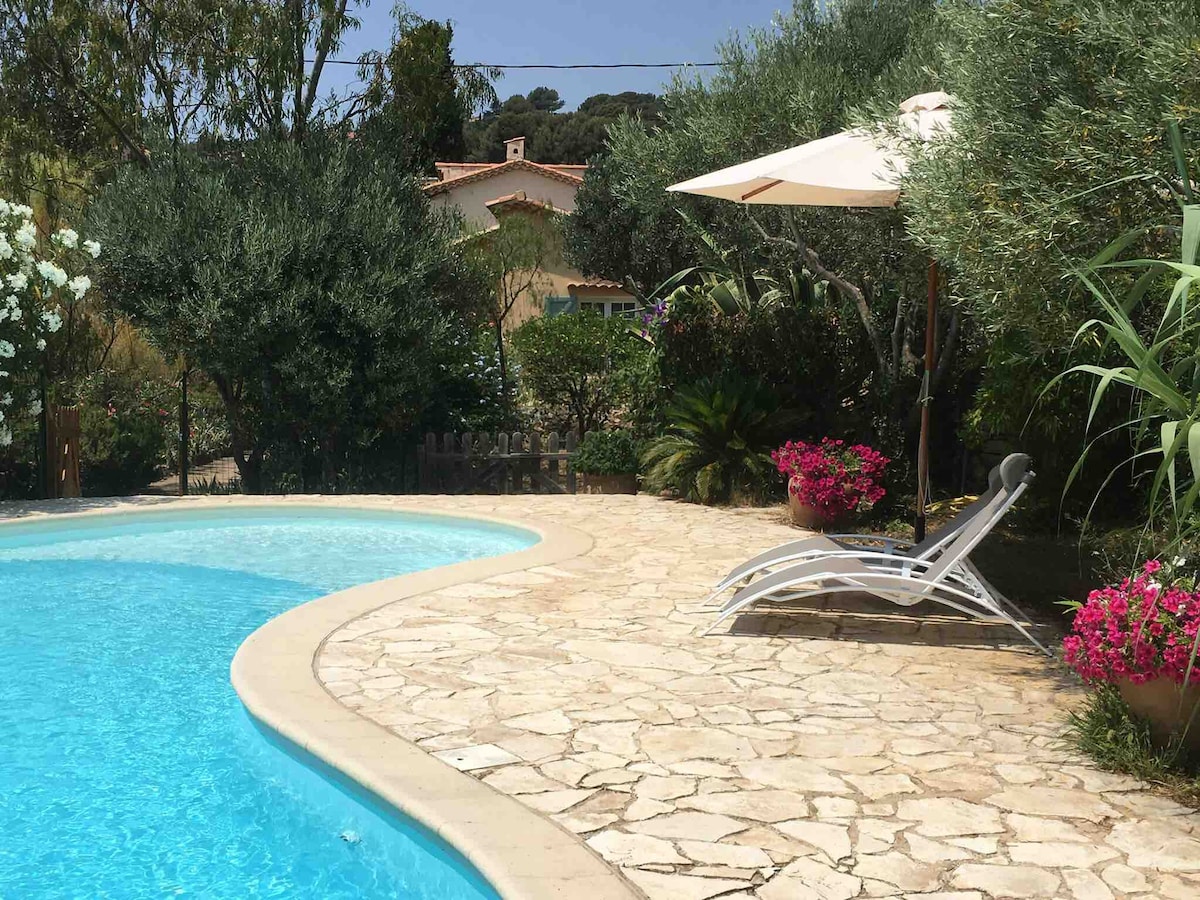 Maison Provençale avec piscine .