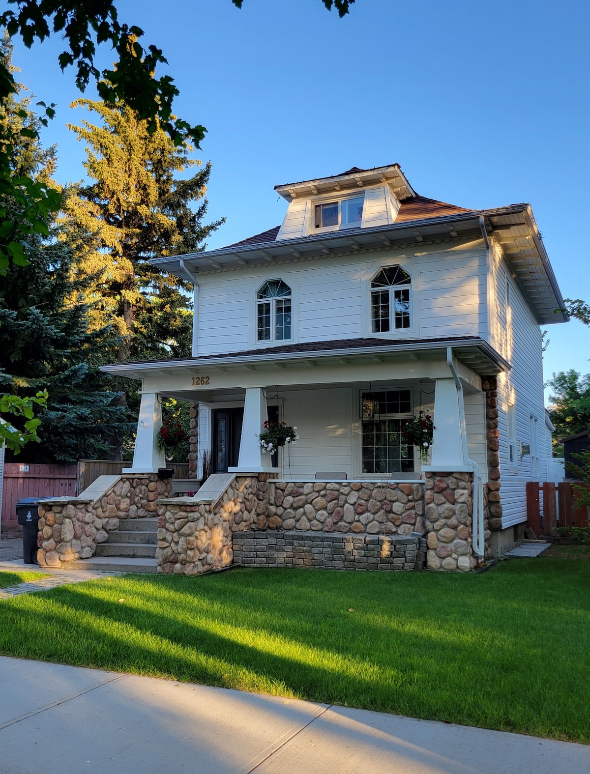 Magic splashed on a 1908 European styled home